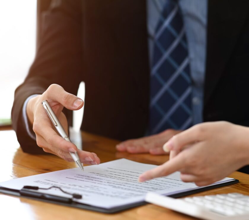 Financial,Advisor,Consulting,With,Client,For,Real,Estate,Investment.,New