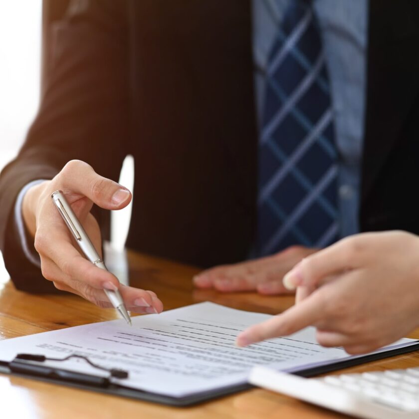 Financial,Advisor,Consulting,With,Client,For,Real,Estate,Investment.,New